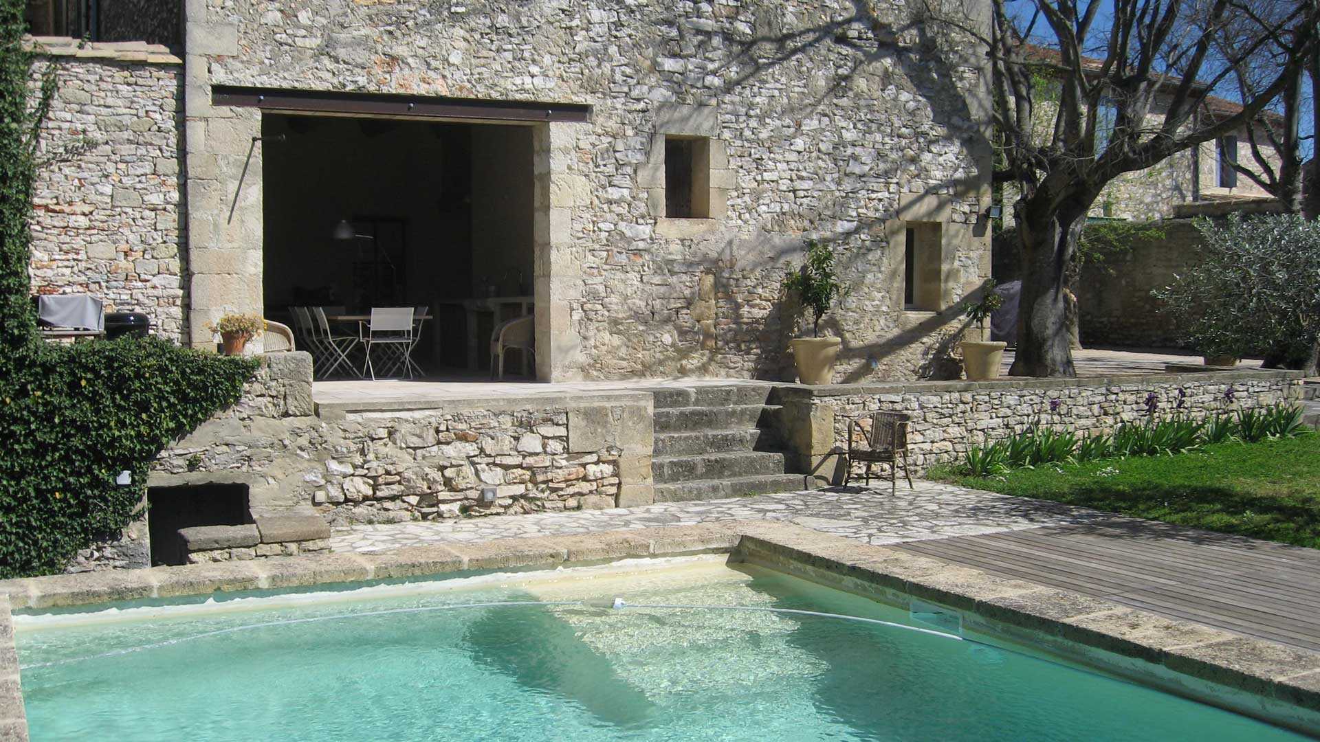 piscine terrasse pierre Gard