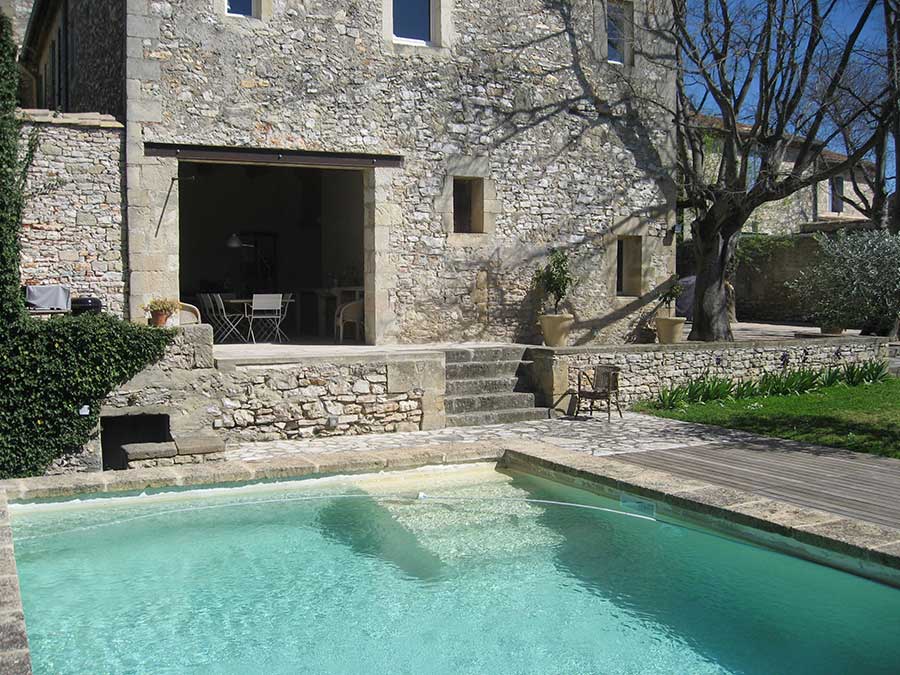 piscine extérieure pierre Gard