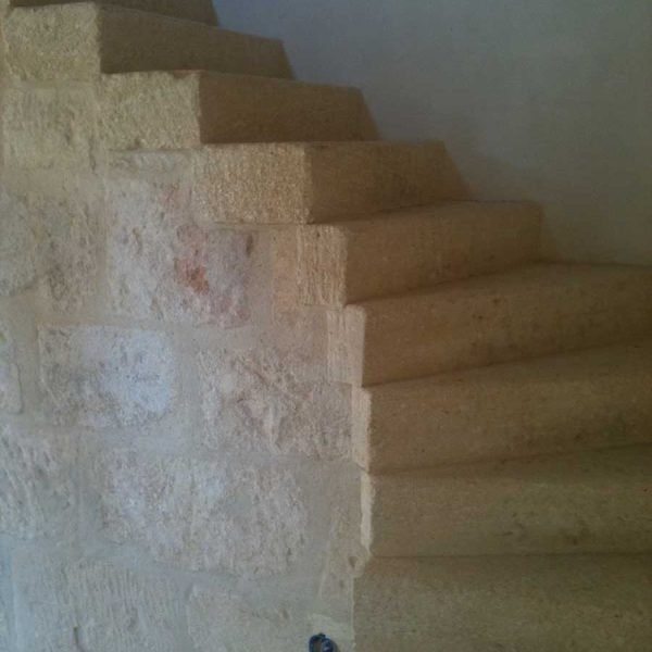 construction escalier pierre dans le Gard