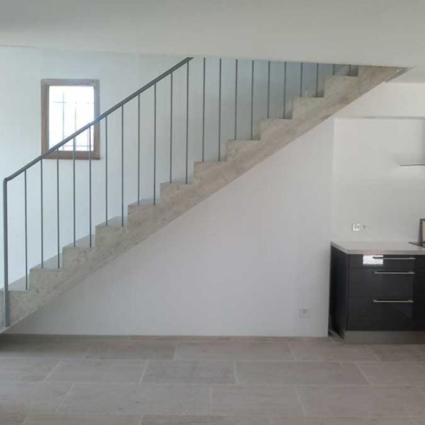rénovation escalier pierre dans le Gard