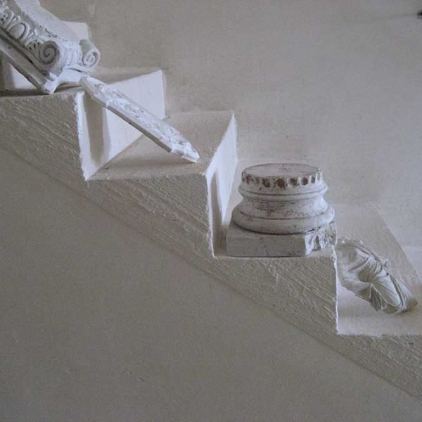 escalier intérieur pierre dans le Gard