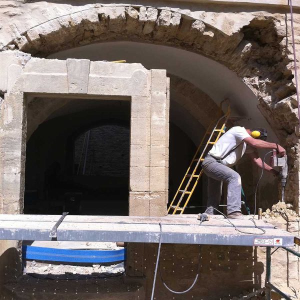 travaux maçonnerie ouverture extérieure dans le Gard