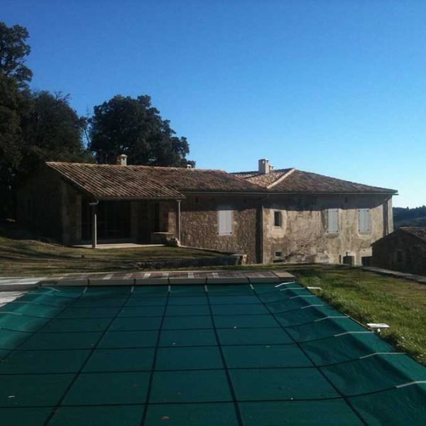 piscine extérieure bâche dans le Gard
