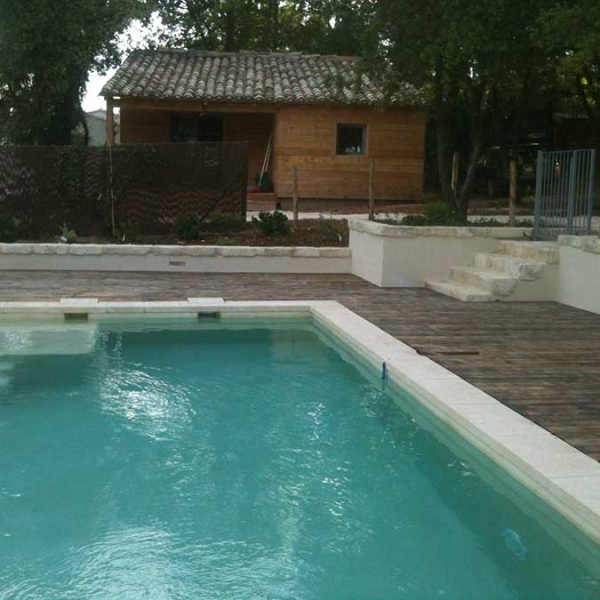 Piscine extérieure en bois dans le gard