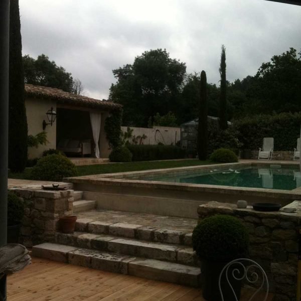 Piscine extérieure terrasse dans le Gard