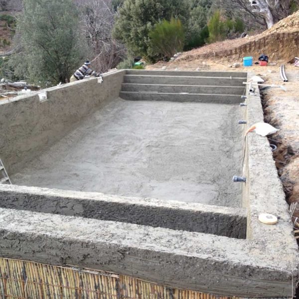 construction piscine extérieure dans le Gard