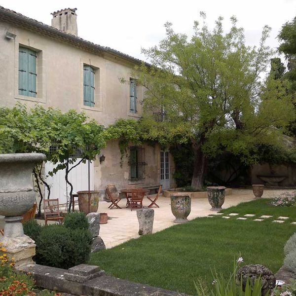 terrasse extérieure rénovée dans le Gard