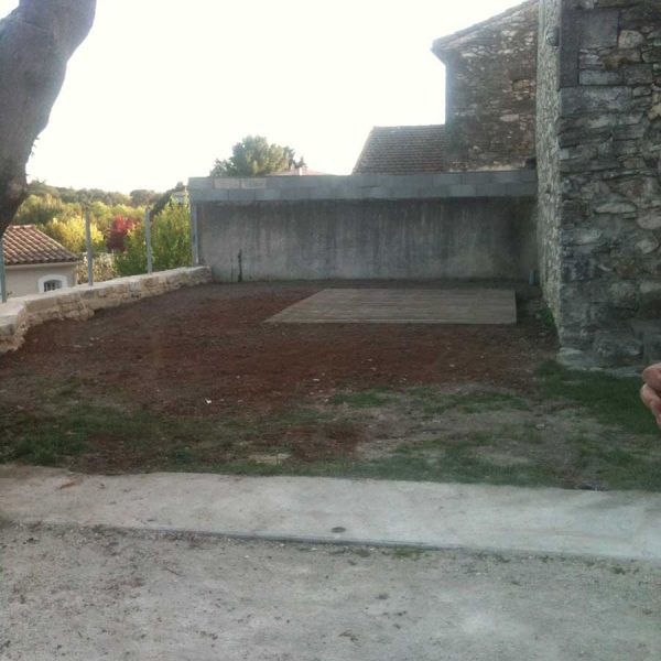 Maçonnerie terrasse extérieure dans le Gard
