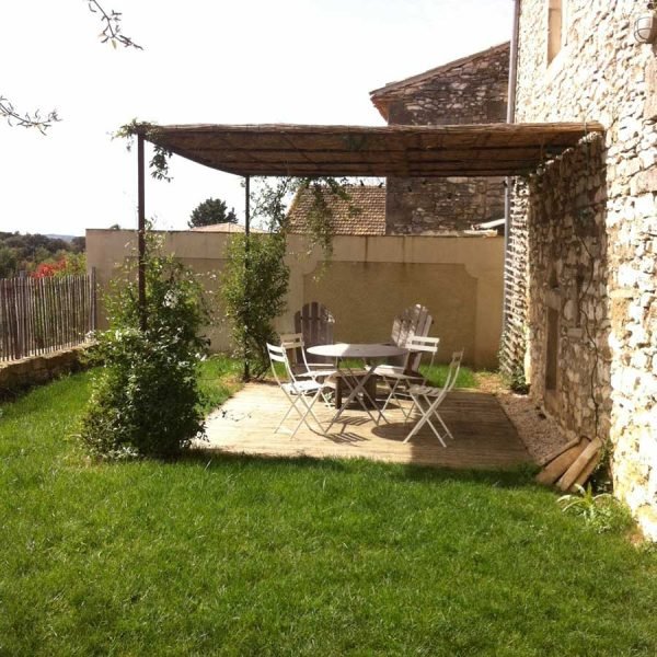 terrasse extérieure bois dans le Gard